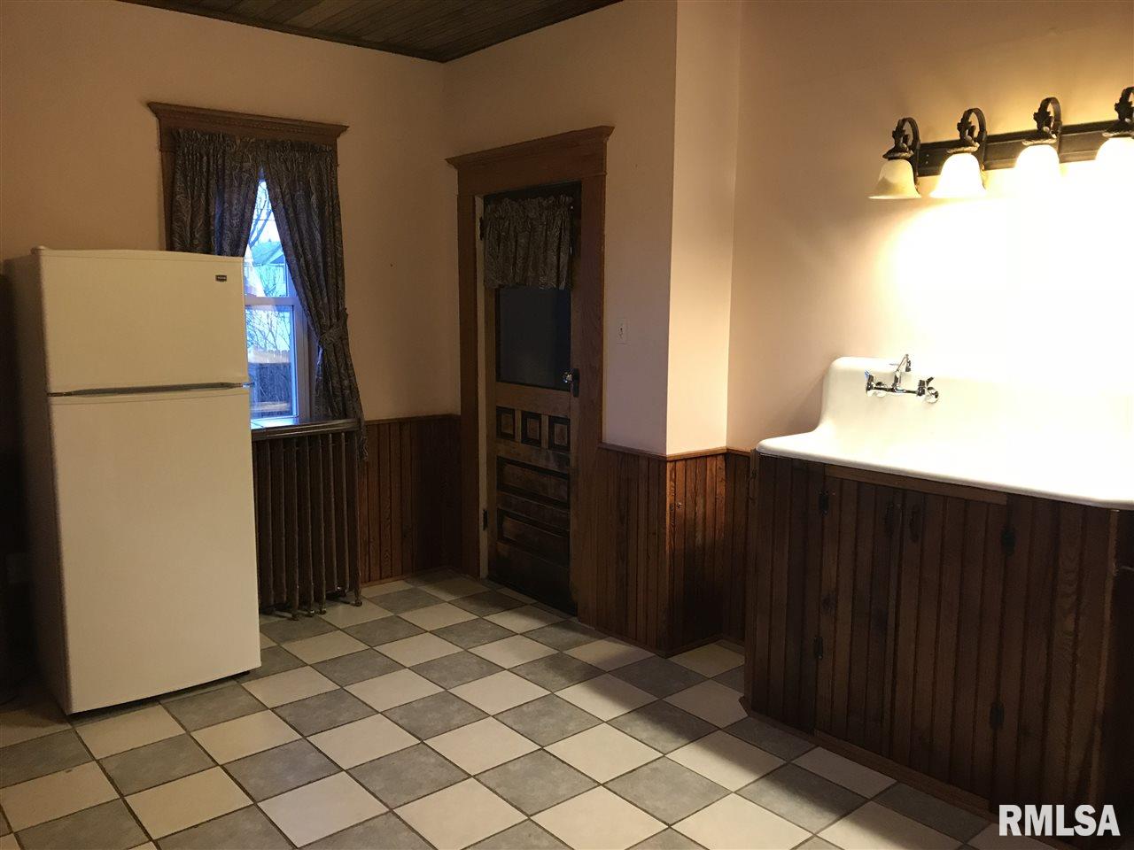 322 South 3rd Street Clinton, IA 52732 - Photo 7 of 23 Gallery Image 7