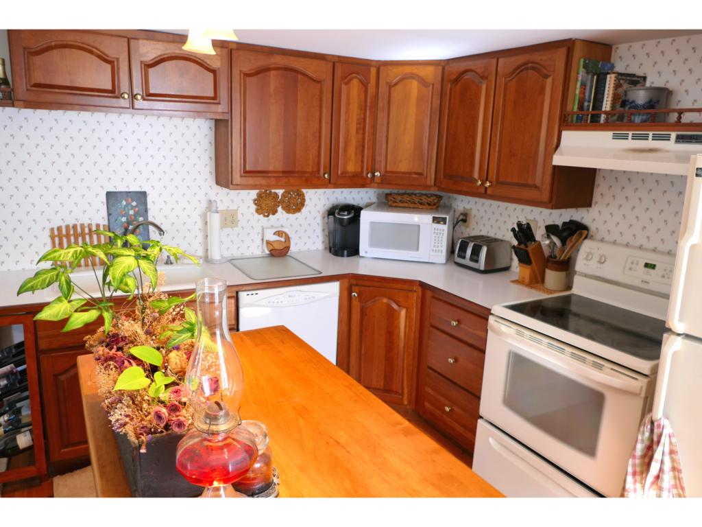 140 Montelona Road Goffstown, NH 03045 - Photo 11 of 36 Gallery Image 11