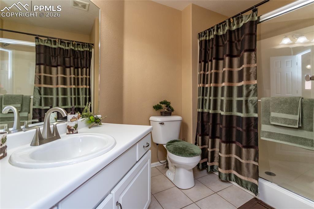 286 Luxury Lane Colorado Springs, CO 80921 - Photo 32 of 49 Upper bedroom attached bath