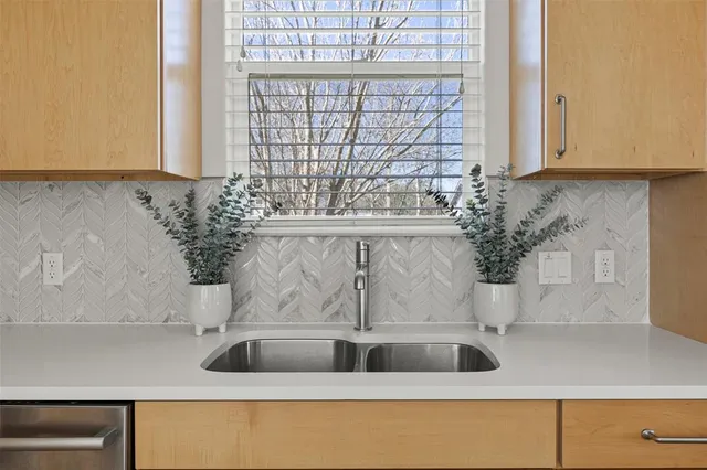 a close view of sink and tap