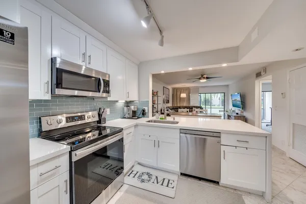 $2,600 | 3939 Northeast 5th Avenue, Unit D103, Boca Raton, FL 33431