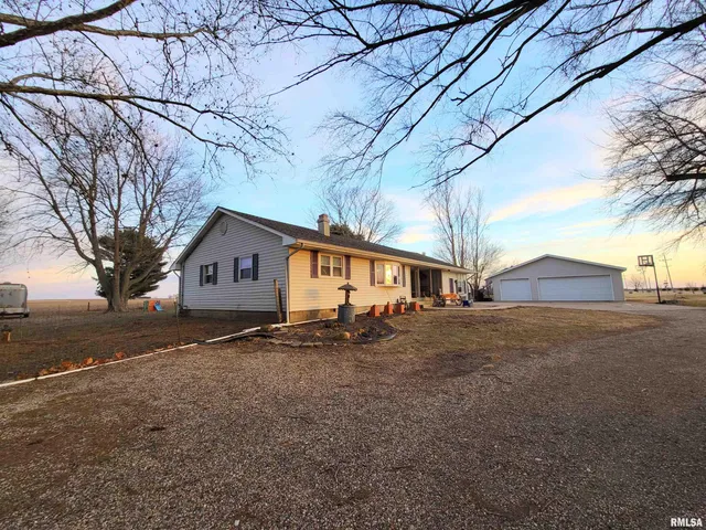 $395,000 | 2400 Springfield Road, Delavan, IL 61734