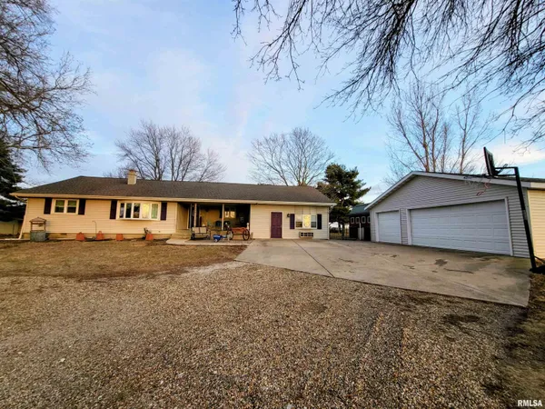 $385,000 | 2400 Springfield Road, Delavan, IL 61734