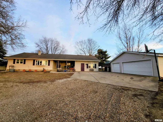 $395,000 | 2400 Springfield Road, Delavan, IL 61734