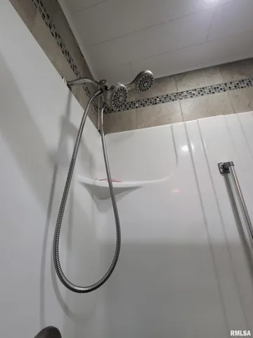 $395,000 | 2400 Springfield Road, Delavan, IL 61734