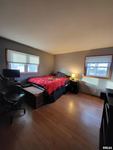 $395,000 | 2400 Springfield Road, Delavan, IL 61734