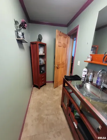 $395,000 | 2400 Springfield Road, Delavan, IL 61734