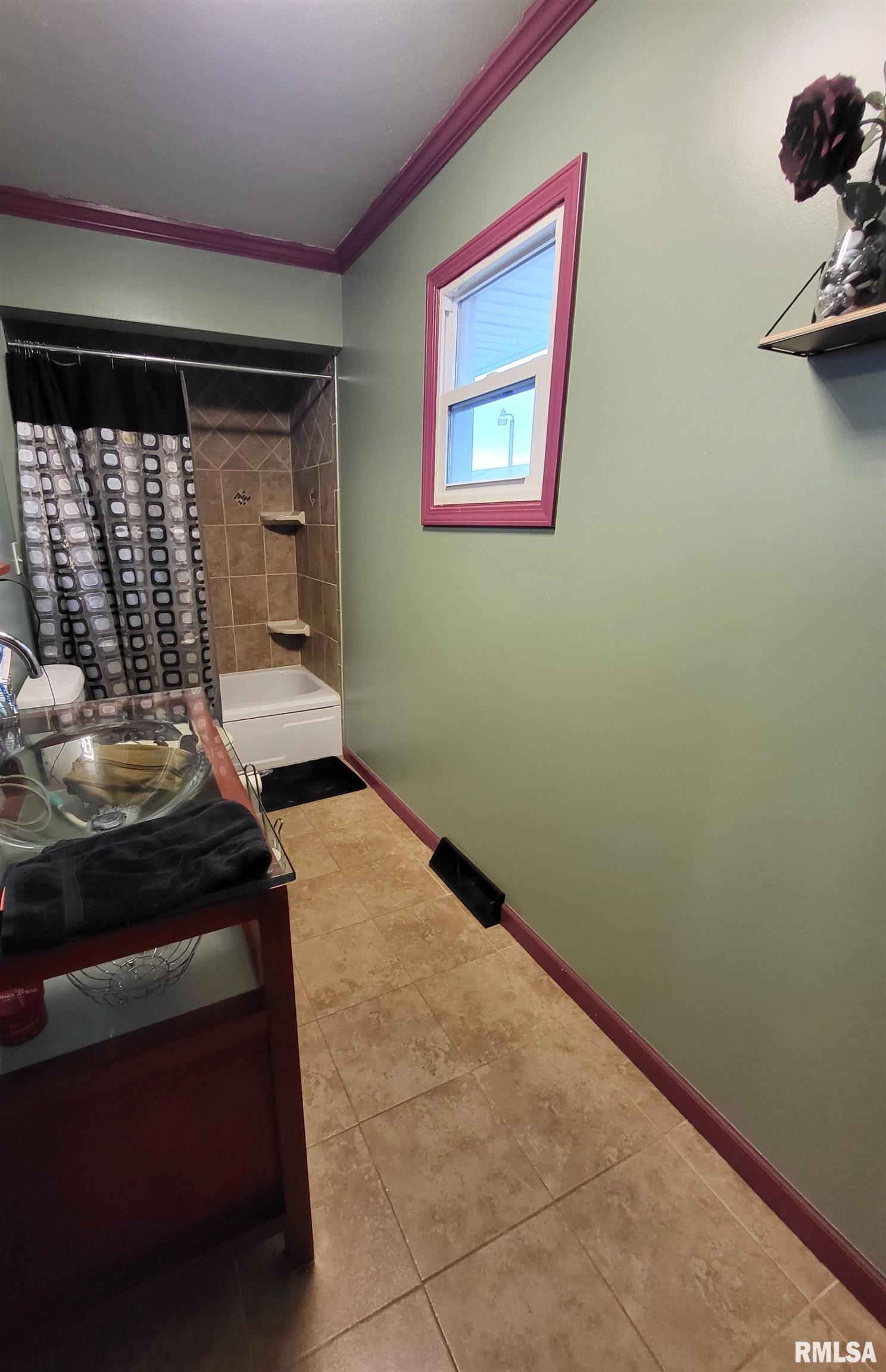 2400 Springfield Road Delavan, IL 61734 - Photo 18 of 38