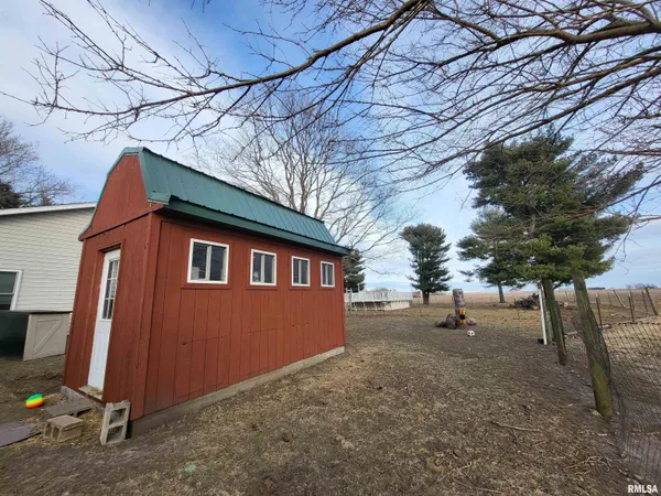 $379,900 | 2400 Springfield Road, Delavan, IL 61734