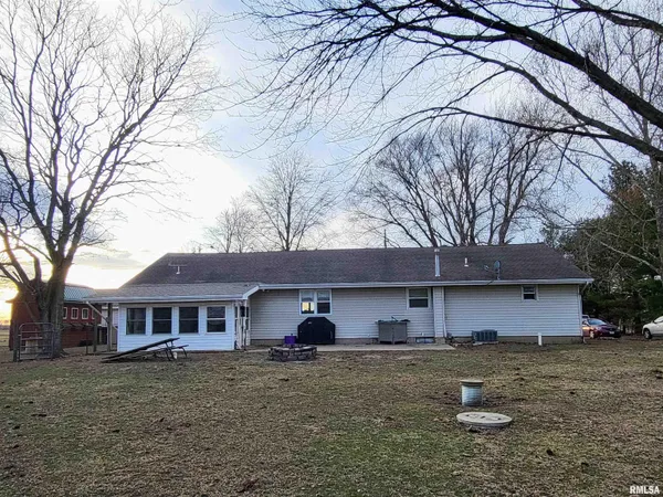 $379,900 | 2400 Springfield Road, Delavan, IL 61734