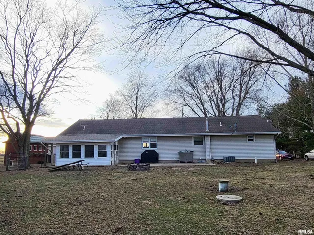 $395,000 | 2400 Springfield Road, Delavan, IL 61734