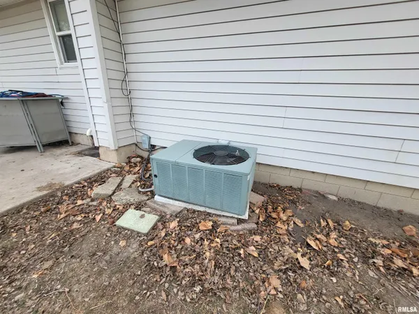 $379,900 | 2400 Springfield Road, Delavan, IL 61734