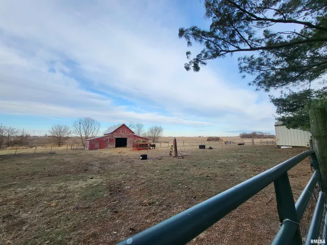 $395,000 | 2400 Springfield Road, Delavan, IL 61734