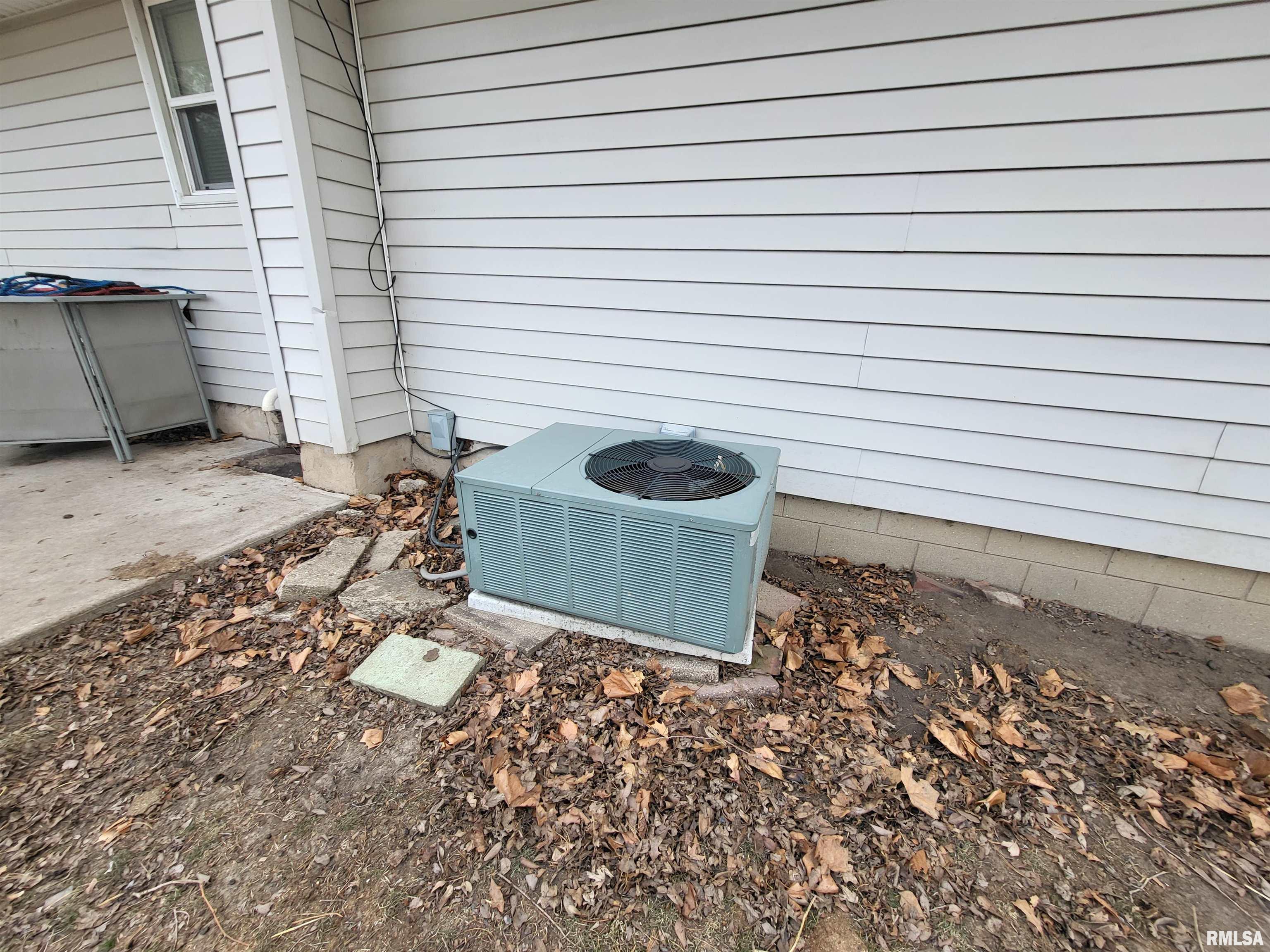 2400 Springfield Road Delavan, IL 61734 - Photo 25 of 36