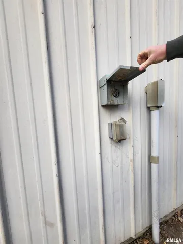 $395,000 | 2400 Springfield Road, Delavan, IL 61734