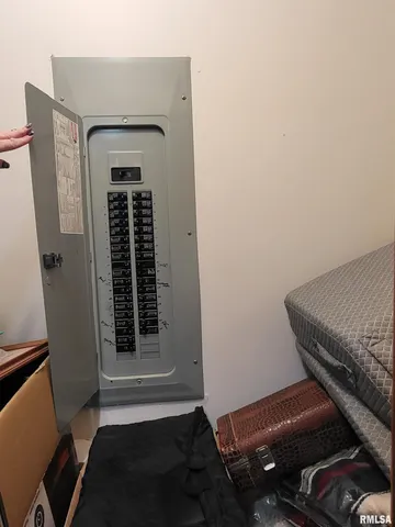 $395,000 | 2400 Springfield Road, Delavan, IL 61734