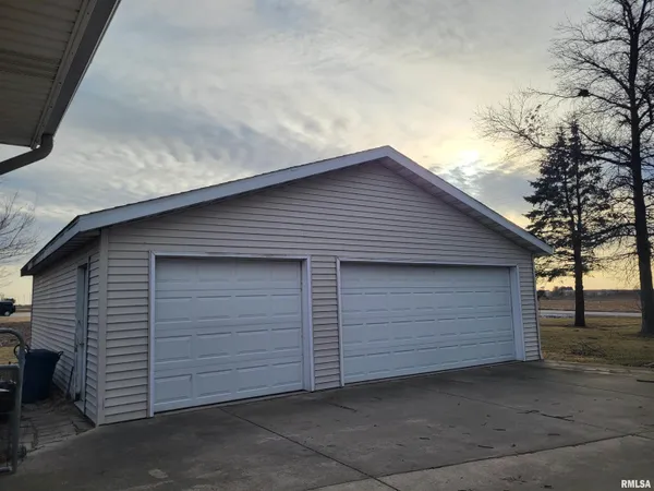 $379,900 | 2400 Springfield Road, Delavan, IL 61734