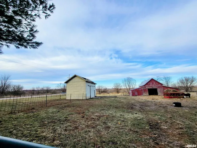 $395,000 | 2400 Springfield Road, Delavan, IL 61734