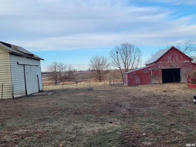 $395,000 | 2400 Springfield Road, Delavan, IL 61734