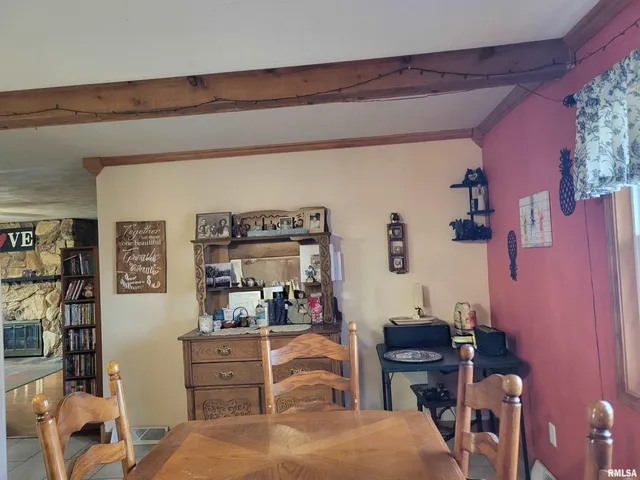 $395,000 | 2400 Springfield Road, Delavan, IL 61734