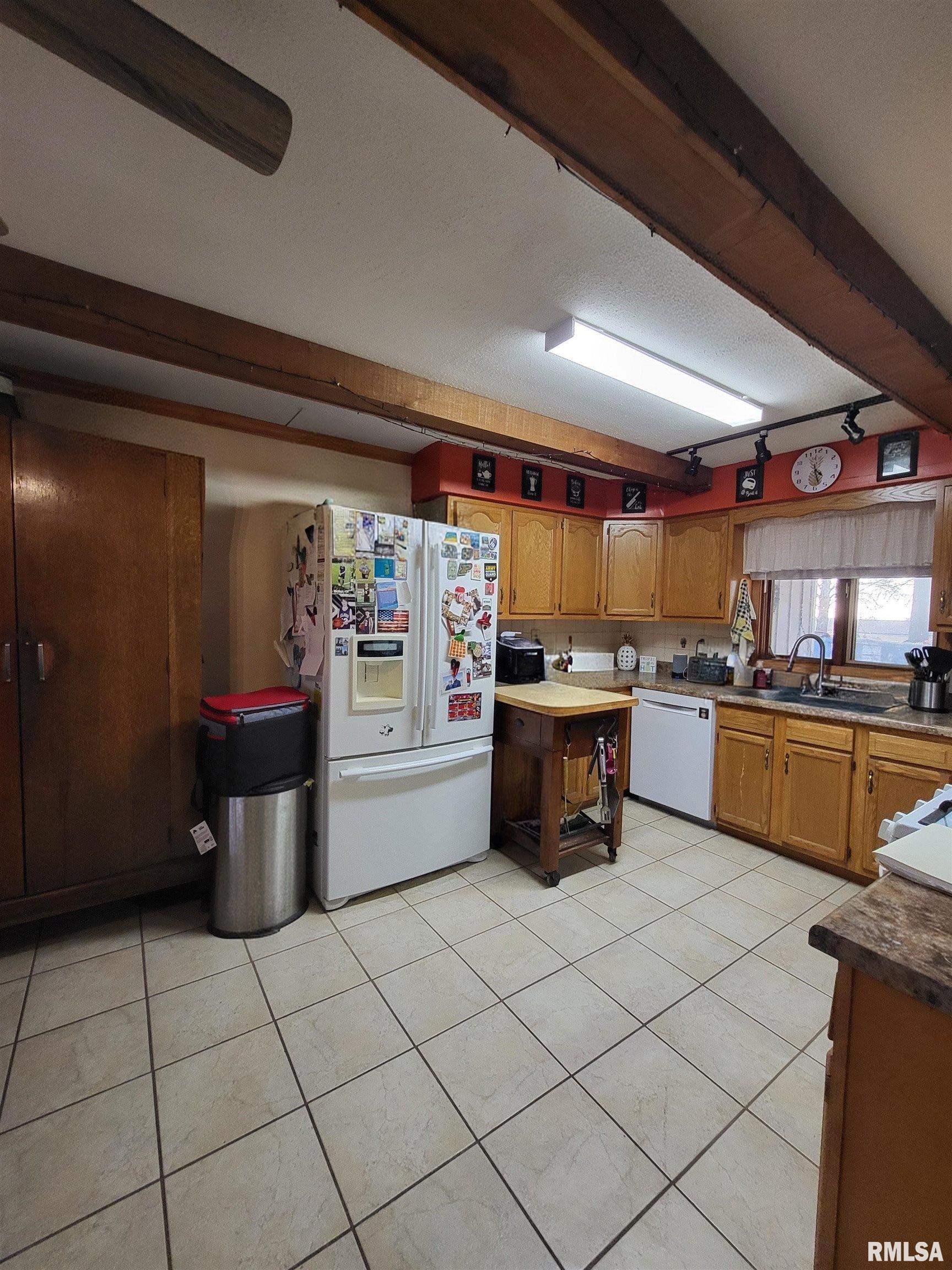 2400 Springfield Road Delavan, IL 61734 - Photo 9 of 36