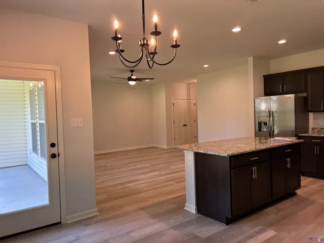 $1,895 | 14088 Arbor Walk Drive, Denham Springs, LA 70726