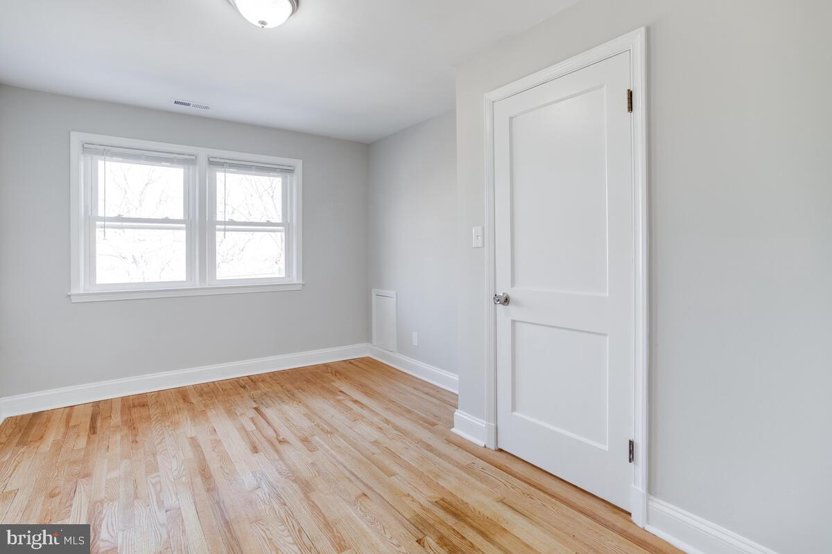 1046 Elm Road Baltimore, MD 21227 - Photo 15 of 29 Primary Bedroom