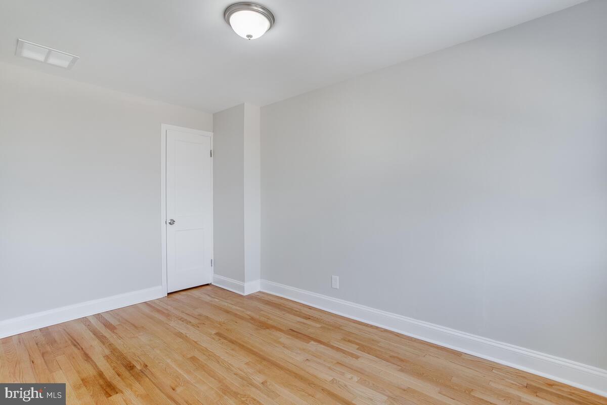1046 Elm Road Baltimore, MD 21227 - Photo 17 of 29 Primary with closet