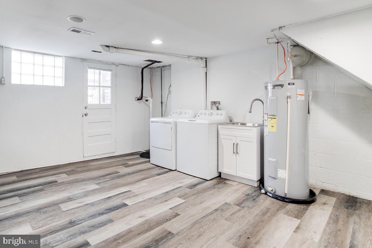 1046 Elm Road Baltimore, MD 21227 - Photo 26 of 29 Laundry Center
