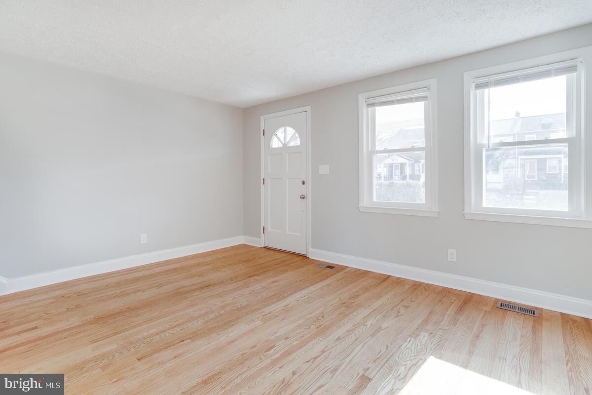 1046 Elm Road Baltimore, MD 21227 - Photo 6 of 29 Gallery Image 6