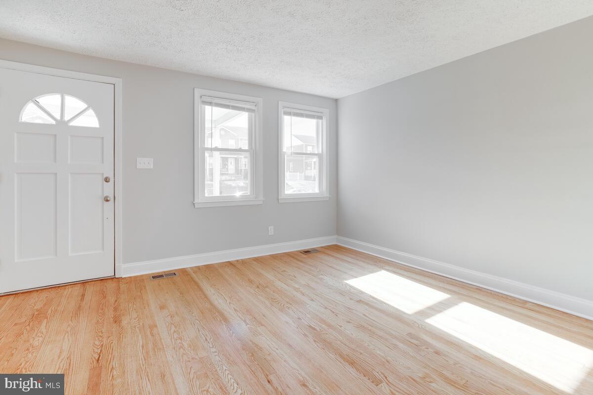 1046 Elm Road Baltimore, MD 21227 - Photo 7 of 29 Gallery Image 7