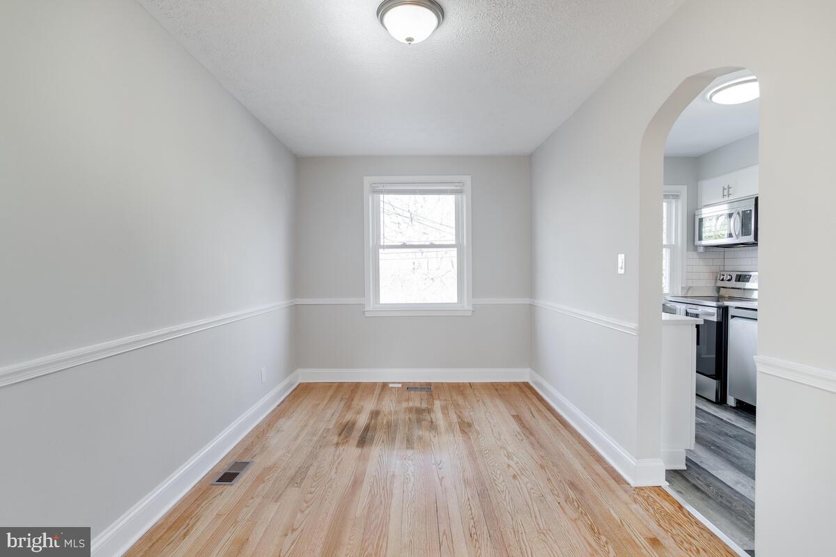 1046 Elm Road Baltimore, MD 21227 - Photo 8 of 29 Gallery Image 8