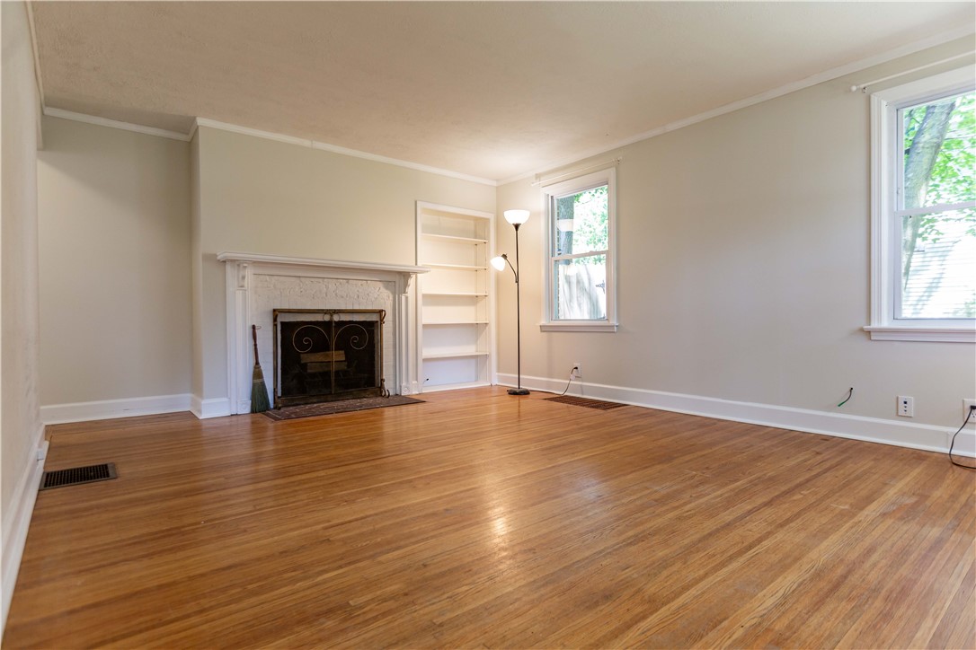 39 Ridgewood Drive Irondequoit, NY 14622 - Photo 8 of 23 Living Room