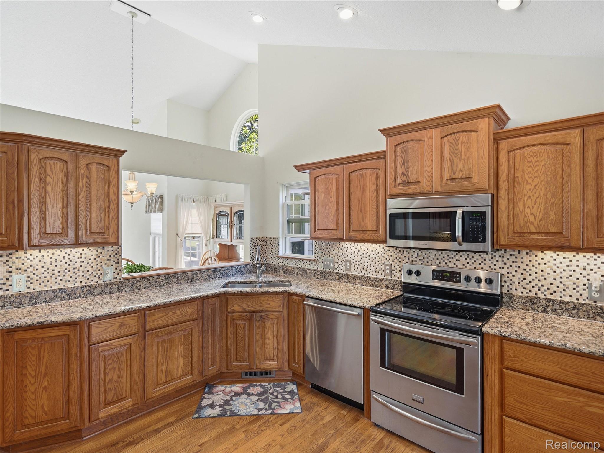 10288 Carmer Road Fenton, MI 48430 - Photo 6 of 52 35-DSC09736.jpg