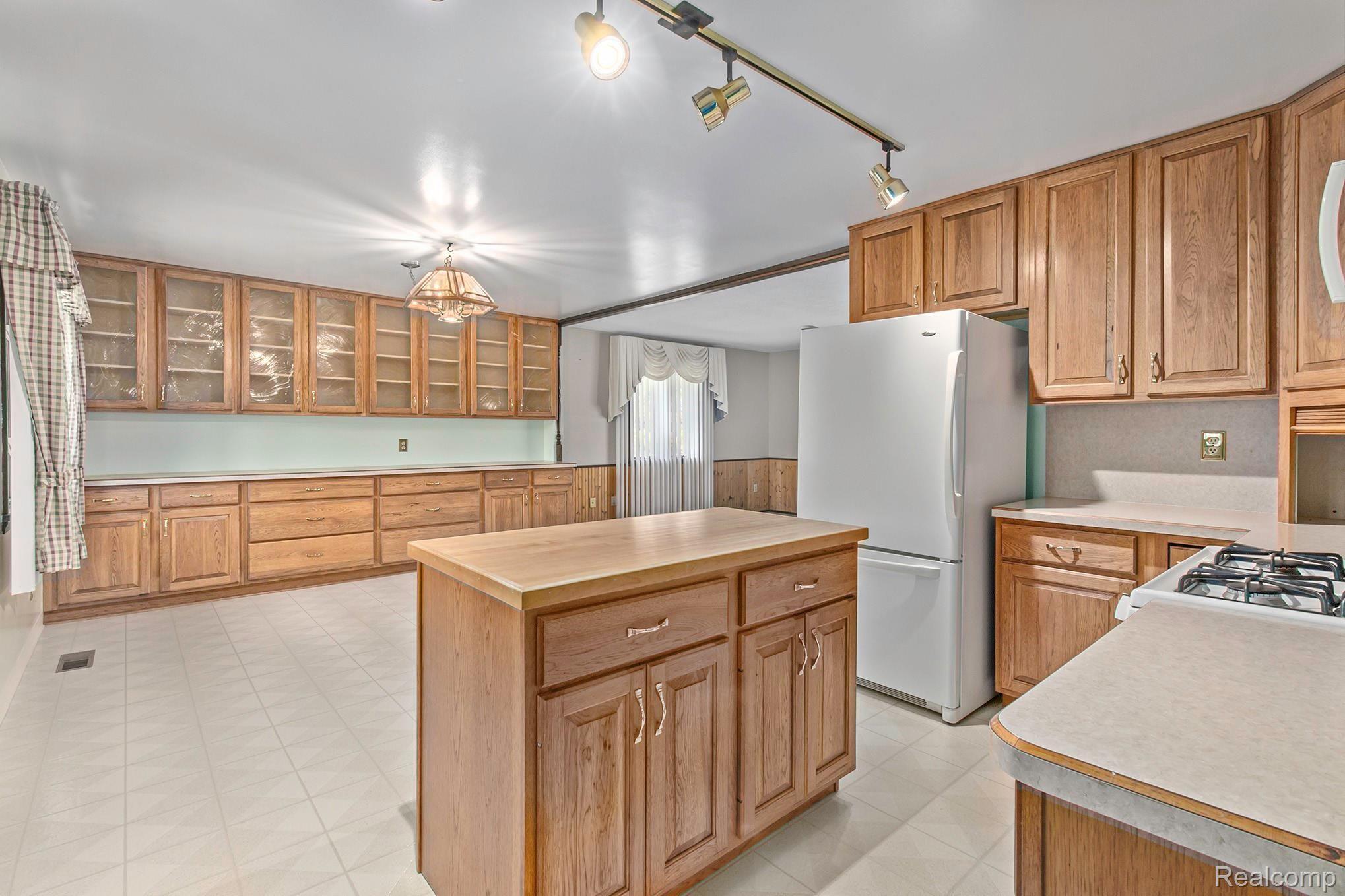 12084 Odell Road Linden, MI 48451 - Photo 13 of 48 IMG_6802.jpg