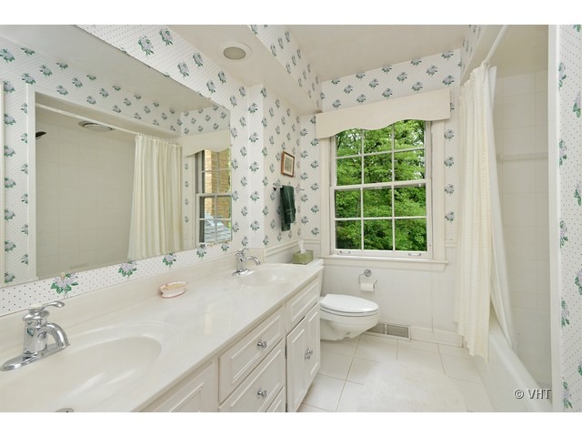 1295 Inverlieth Road Lake Forest, IL 60045 - Photo 11 of 17