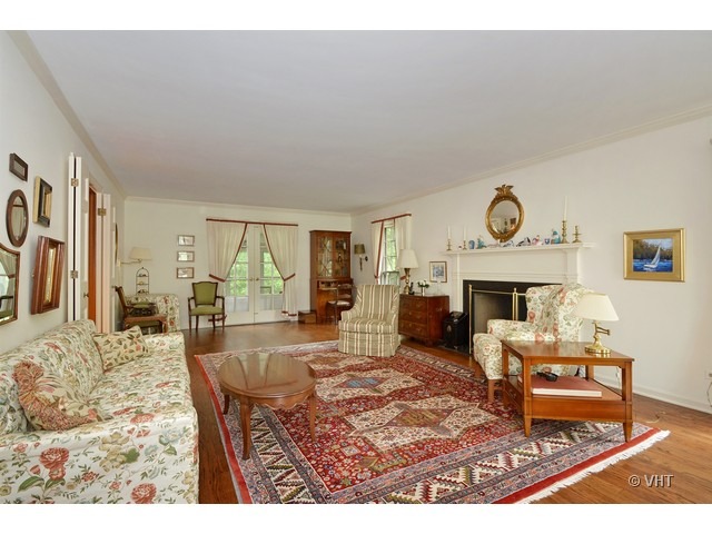 1295 Inverlieth Road Lake Forest, IL 60045 - Photo 2 of 17