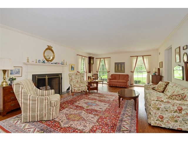 1295 Inverlieth Road Lake Forest, IL 60045 - Photo 3 of 17