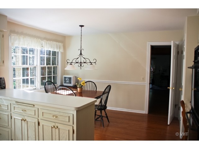 1295 Inverlieth Road Lake Forest, IL 60045 - Photo 5 of 17