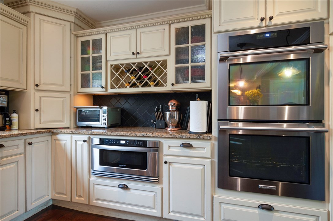 36 Seneca Road Portsmouth, RI 02871 - Photo 13 of 48 Kitchen.

