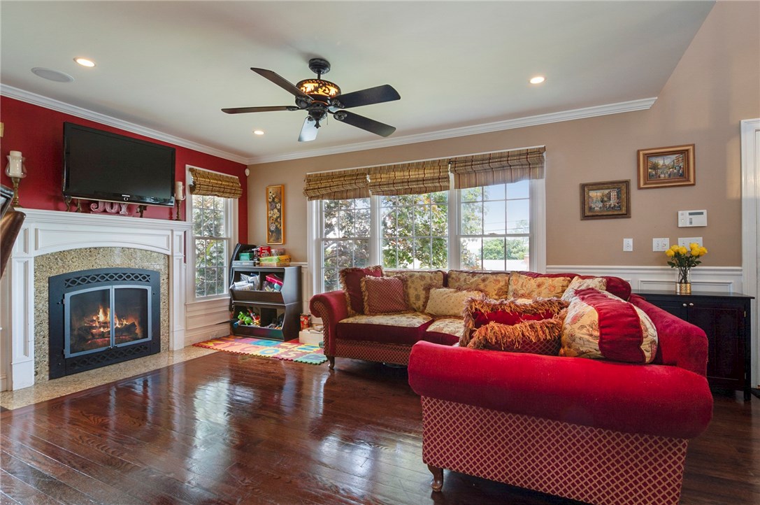 36 Seneca Road Portsmouth, RI 02871 - Photo 5 of 48 Living room with water views