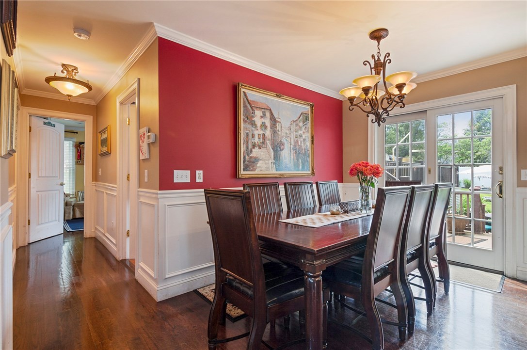 36 Seneca Road Portsmouth, RI 02871 - Photo 9 of 48 Dining area