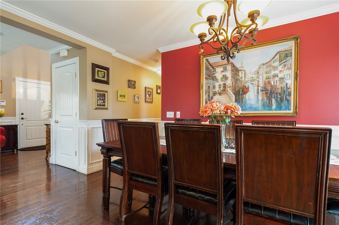 36 Seneca Road Portsmouth, RI 02871 - Photo 10 of 48 Dining area