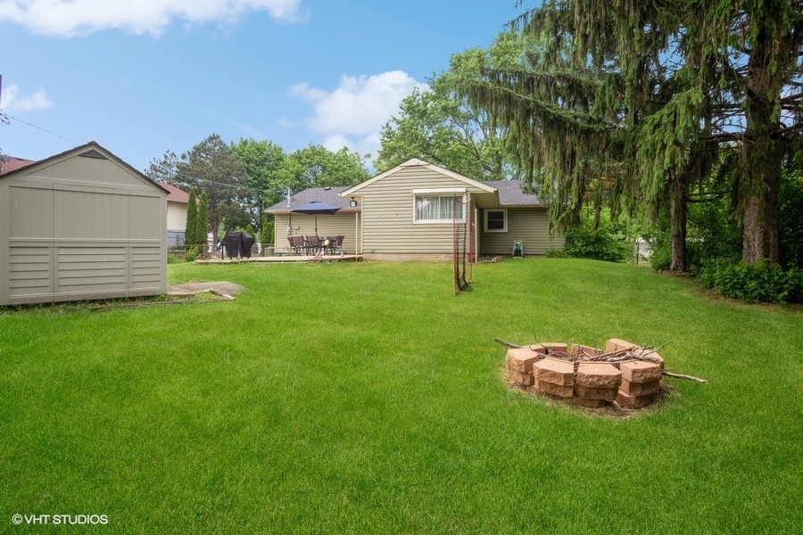 551 Ridge Circle Streamwood, IL 60107 - Photo 16 of 17 a backyard of a house with table and chairs