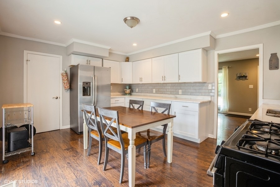 551 Ridge Circle Streamwood, IL 60107 - Photo 5 of 17 a kitchen with stainless steel appliances a stove a refrigerator and a dining table