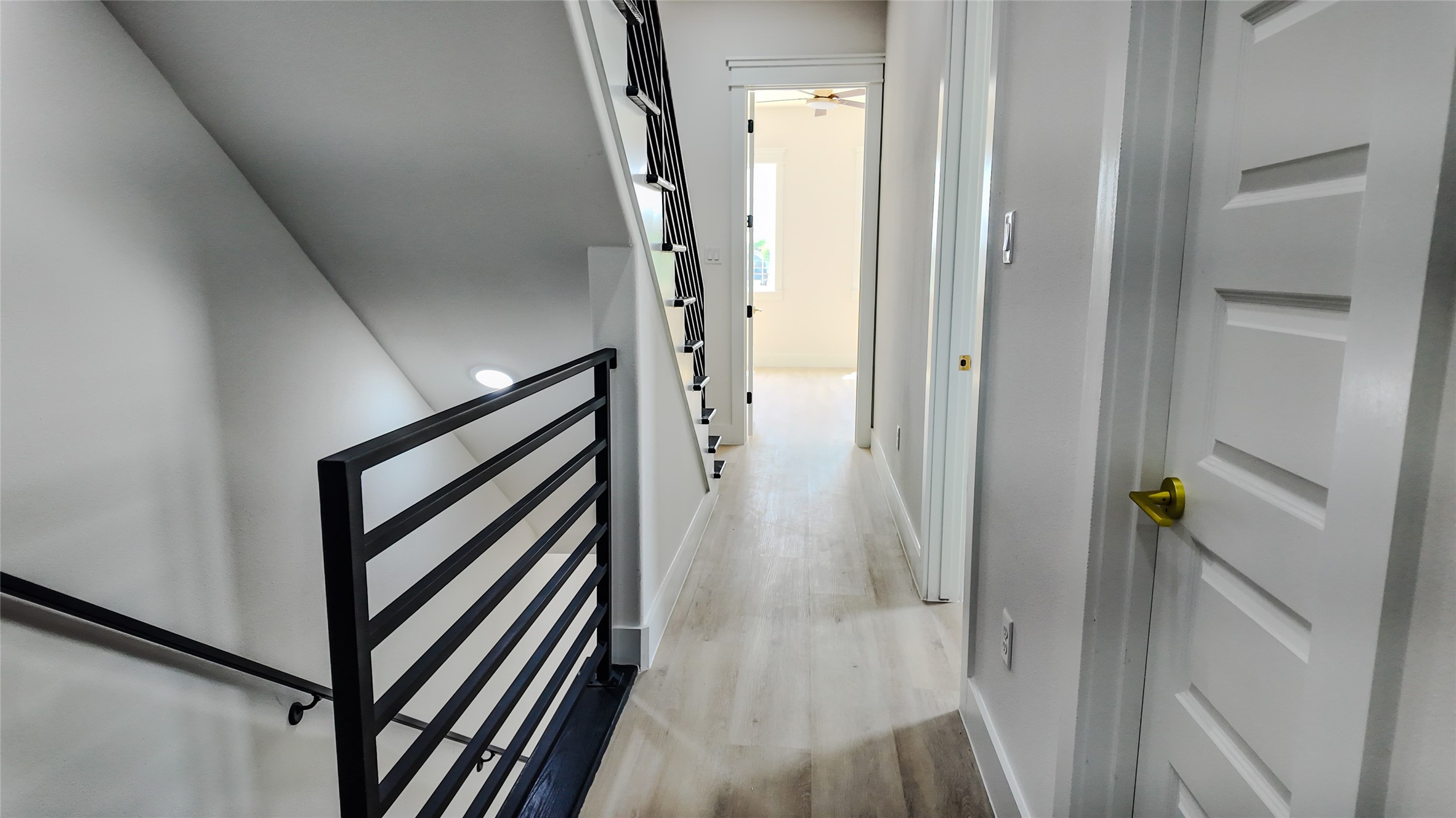 819 North Loop Houston, TX 77022 - Photo 24 of 50 2nd Floor Hallway