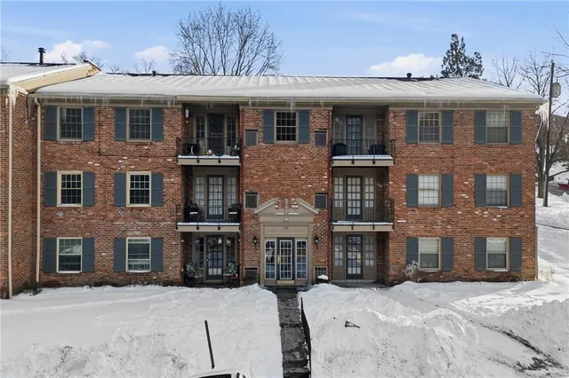 $140,000 | 940 Adam Drive, Unit E, Pittsburgh, PA 15216