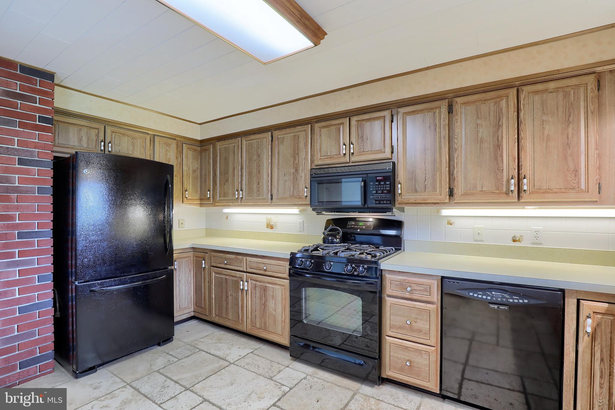 3943 Locust Grove Road Columbia, PA 17512 - Photo 7 of 35
