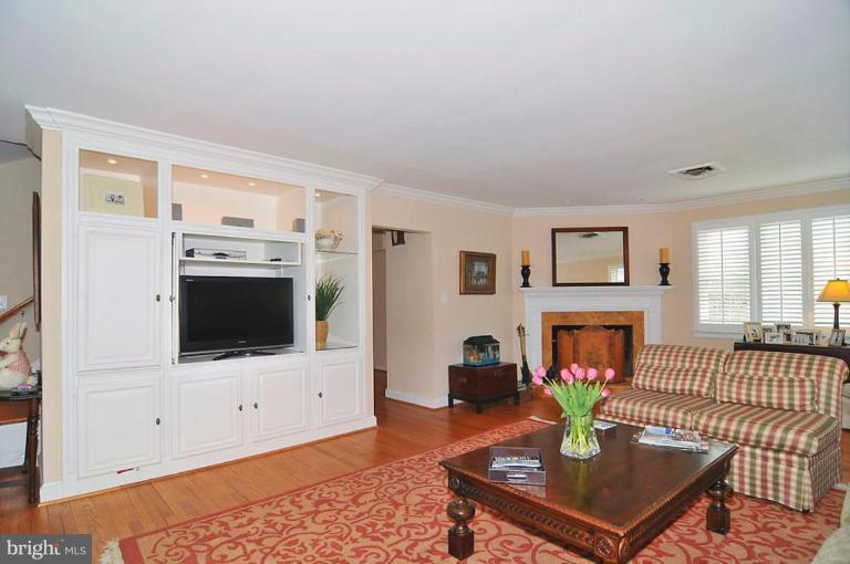 7301 Gordons Road Falls Church, VA 22043 - Photo 3 of 11 Living Room #2