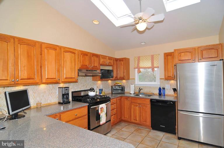7301 Gordons Road Falls Church, VA 22043 - Photo 5 of 11 Kitchen